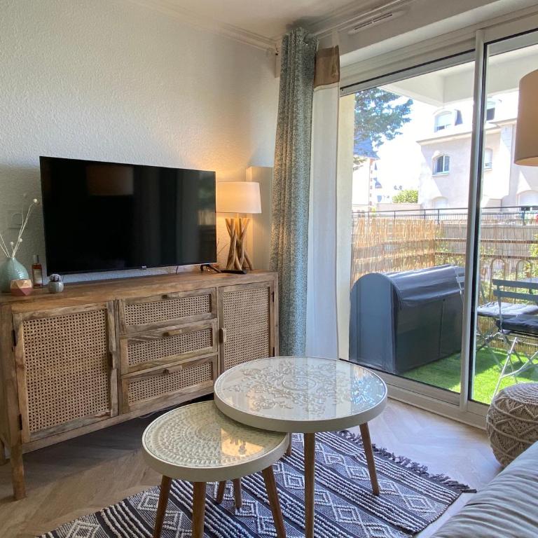 Chaleureux deux pièce coeur de ville avec parking privé - One-Bedroom Apartment - 14
