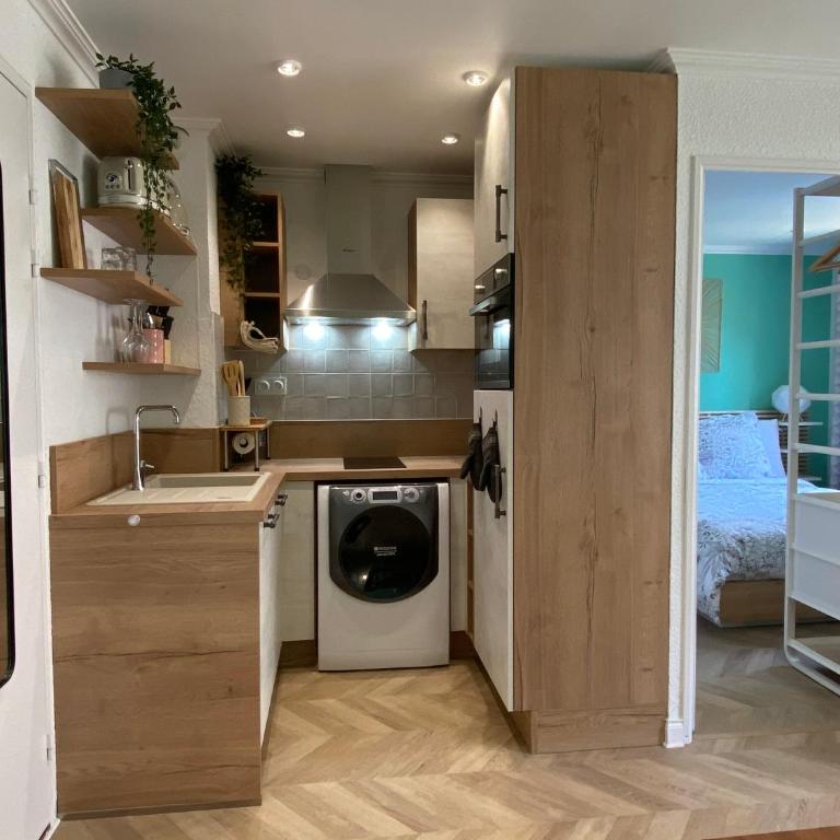 Chaleureux deux pièce coeur de ville avec parking privé - One-Bedroom Apartment - 15