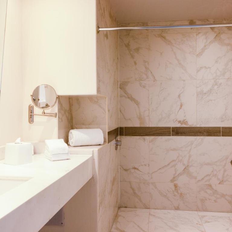 Courtyard by Marriott Mexico City Vallejo - Guest room, 1 Queen - 2