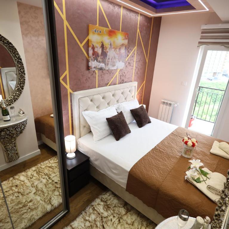 Imperial Lux Apartment - One-Bedroom Apartment - 58