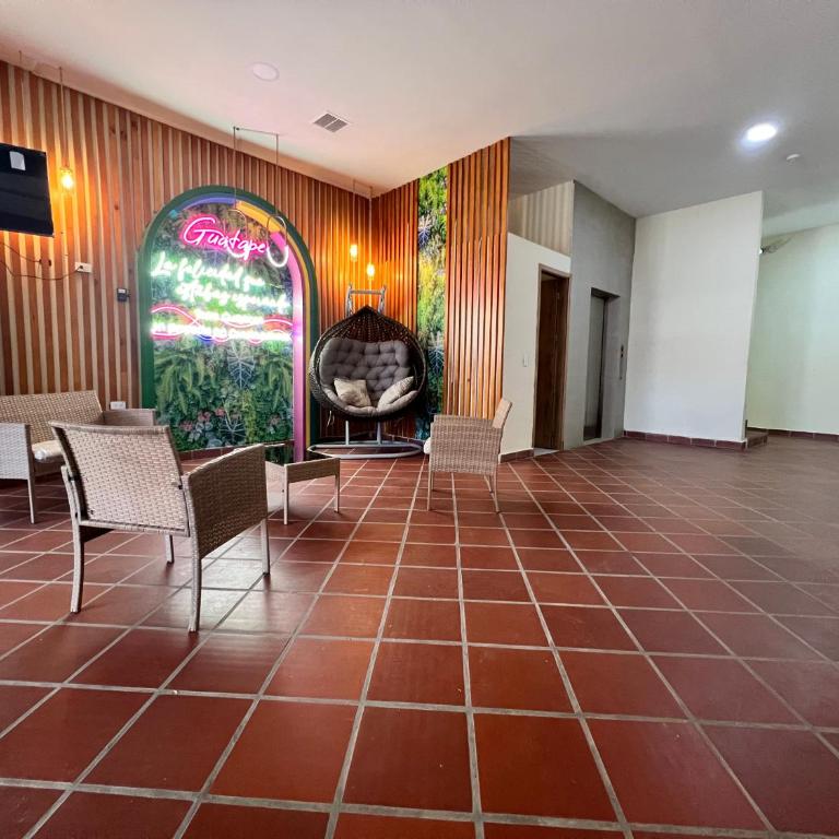 Apto cerca Malecón, Plaza Principal, Plazoleta Zocalos, a 8 min de la Piedra del Peñol, GRATIS PARQUEADERO!!! - Apartamento de 3 dormitorios - 27
