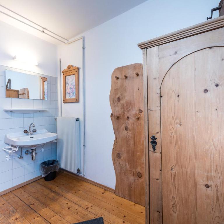 Berggasthof Biberg - Vierbettzimmer mit Gemeinschaftsbad - 4