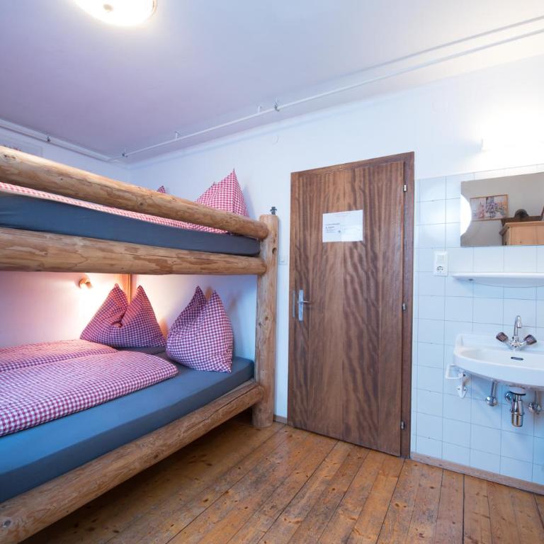 Berggasthof Biberg - Vierbettzimmer mit Gemeinschaftsbad - 5
