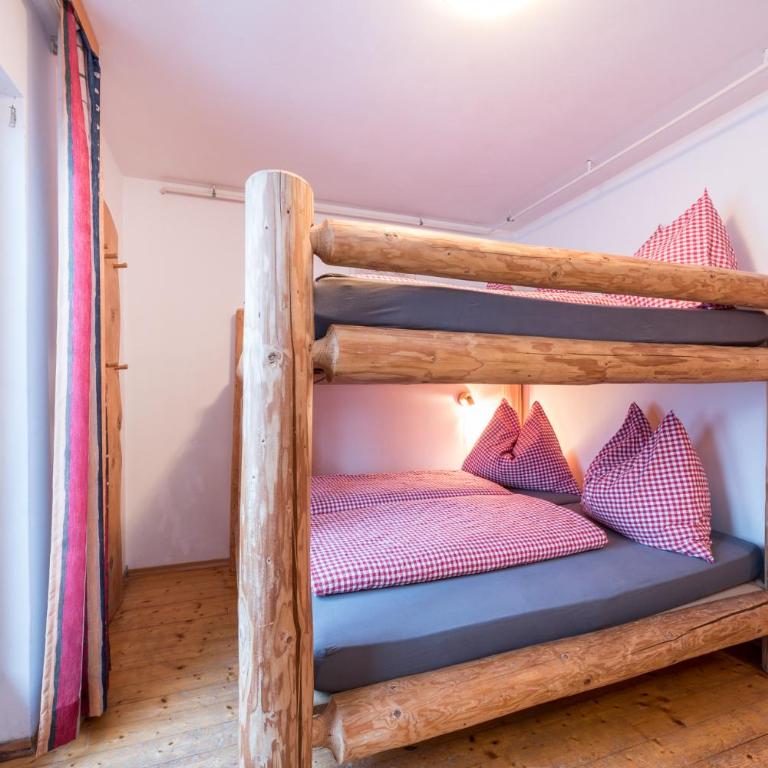 Berggasthof Biberg - Vierbettzimmer mit Gemeinschaftsbad - 2