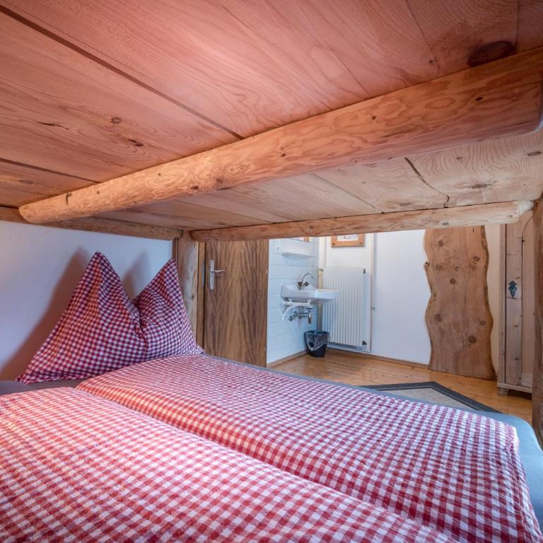 Berggasthof Biberg - Vierbettzimmer mit Gemeinschaftsbad - 3