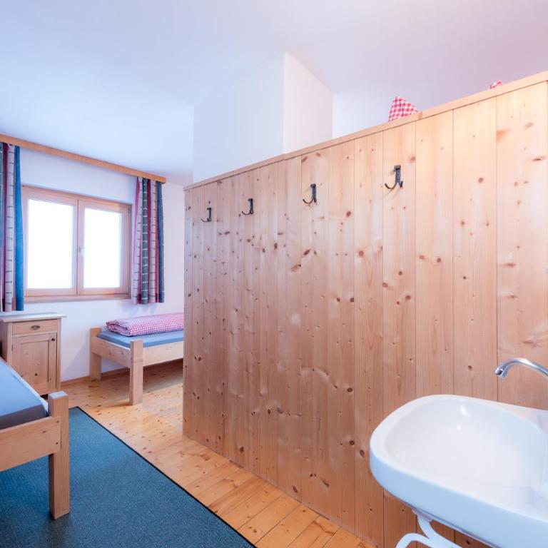 Berggasthof Biberg - Vierbettzimmer mit Gemeinschaftsbad - 2