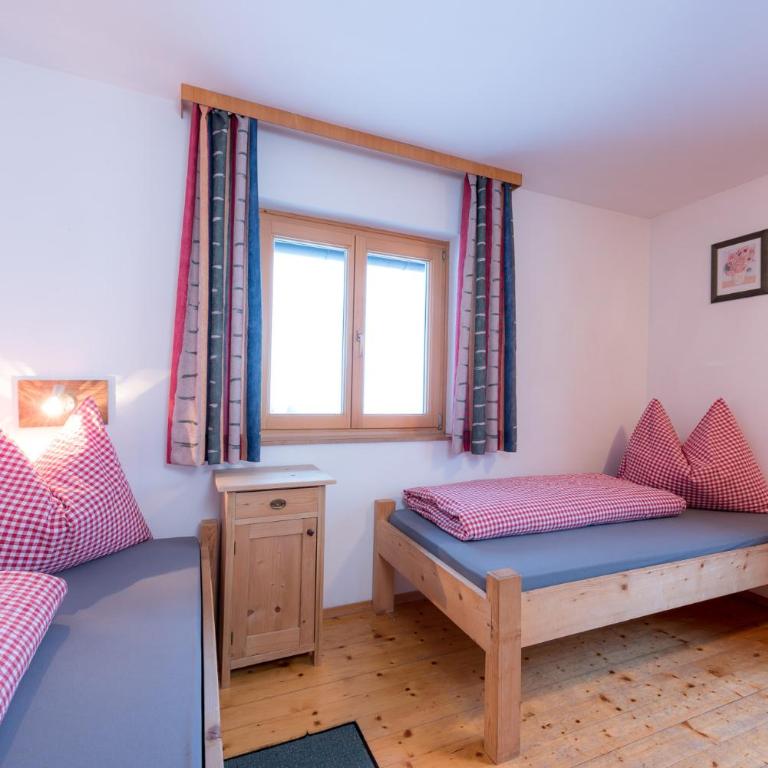 Berggasthof Biberg - Vierbettzimmer mit Gemeinschaftsbad - 4