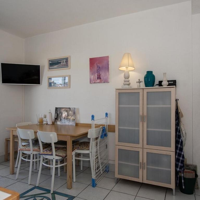 Le Lavandou T2 pour 4 pers avec balcon et parking - FR-1-803-1 - Apartment - 6