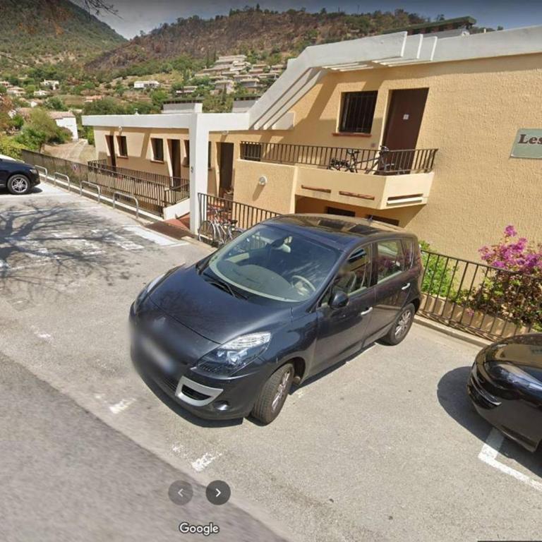 Le Lavandou: Appt T2 + cabine, 250m plage, animaux admis, parking, climatisation, 4-5 pers. - FR-1-803-18 - Apartment - 14