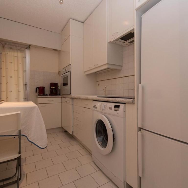 Beau T2 au Lavandou, vue mer, capacité 4, parking privé - FR-1-803-38 - Apartment - 3