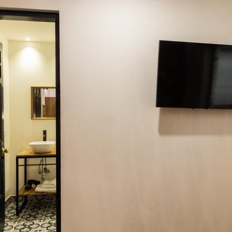 Las Aguas Inn - Deluxe Double Room with Bath - 8