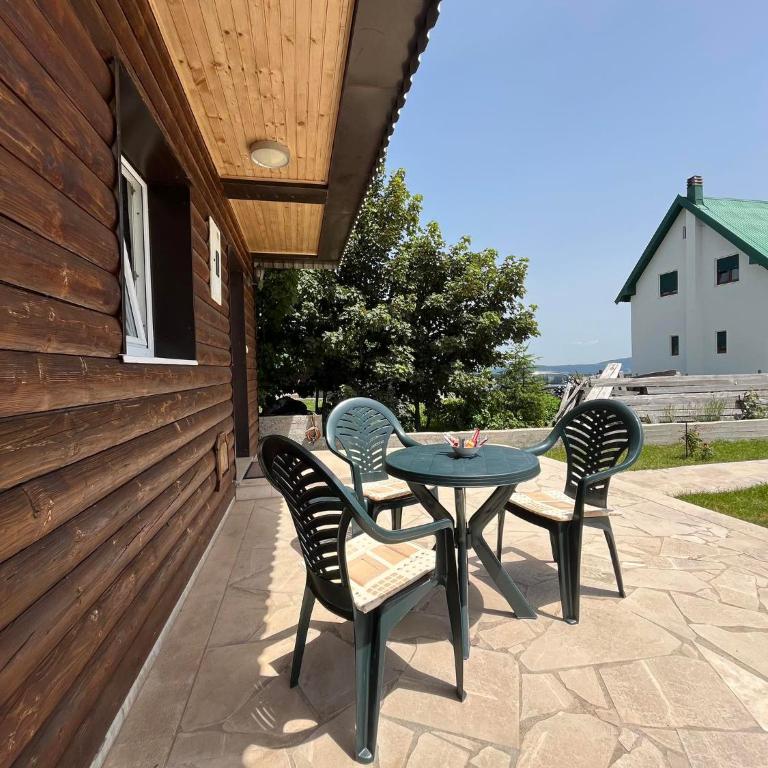 Kuća Čepić - Three-Bedroom House - 15