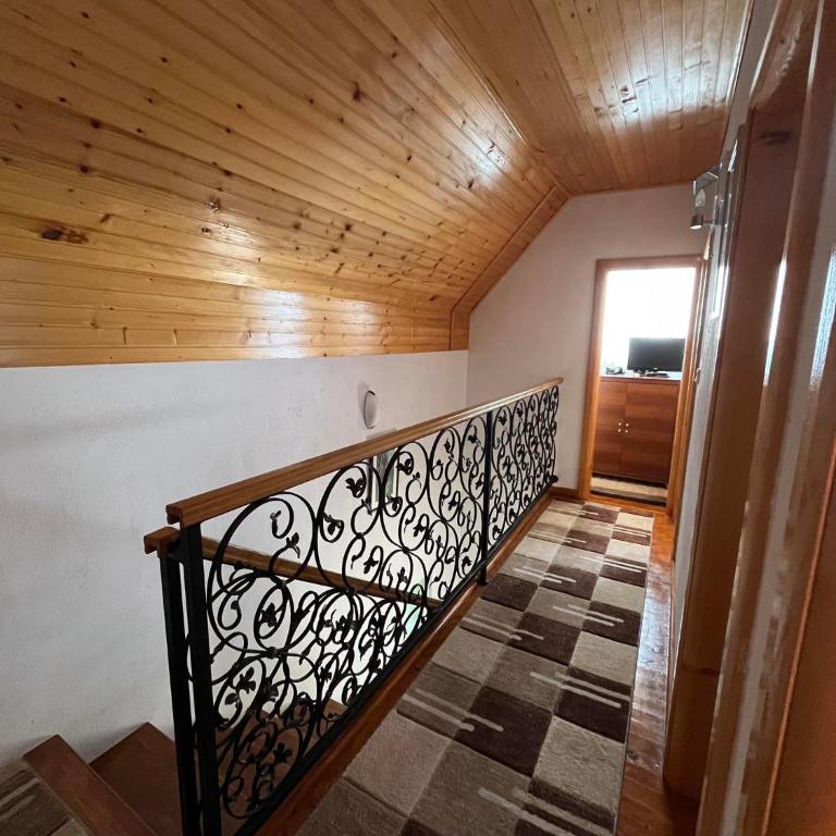 Kuća Čepić - Three-Bedroom House - 16