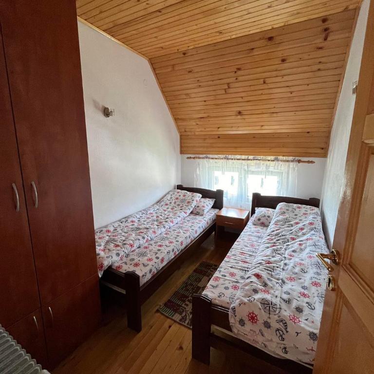 Kuća Čepić - Three-Bedroom House - 20