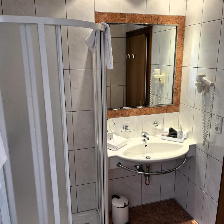 Hotel Garni Martina - Einzelzimmer mit Dusche - 5