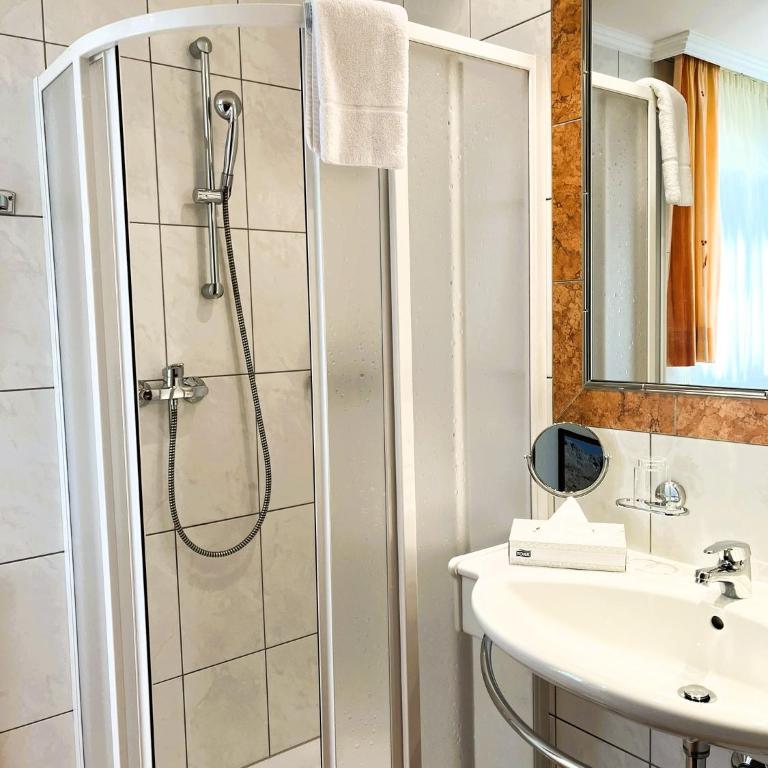 Hotel Garni Martina - Einzelzimmer mit Dusche - 6