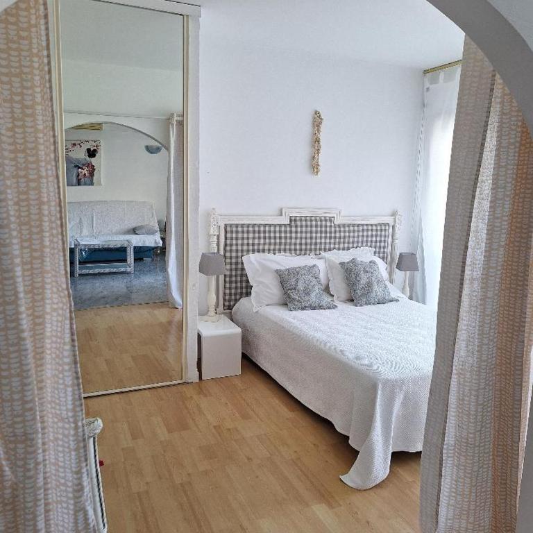 JUAN LES PINS Charming - One-Bedroom Apartment - 15