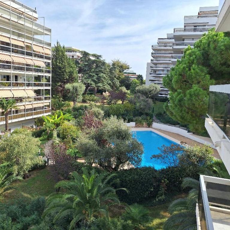 JUAN LES PINS Charming - One-Bedroom Apartment - 3