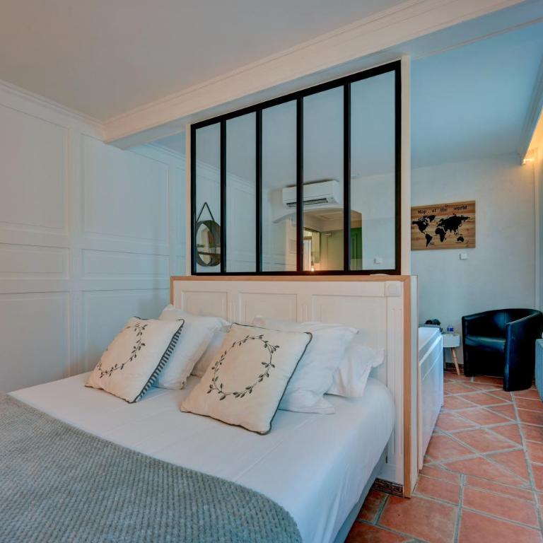 The Originals Boutique, Clair Hôtel, Martigues - Suite Balneo - 4