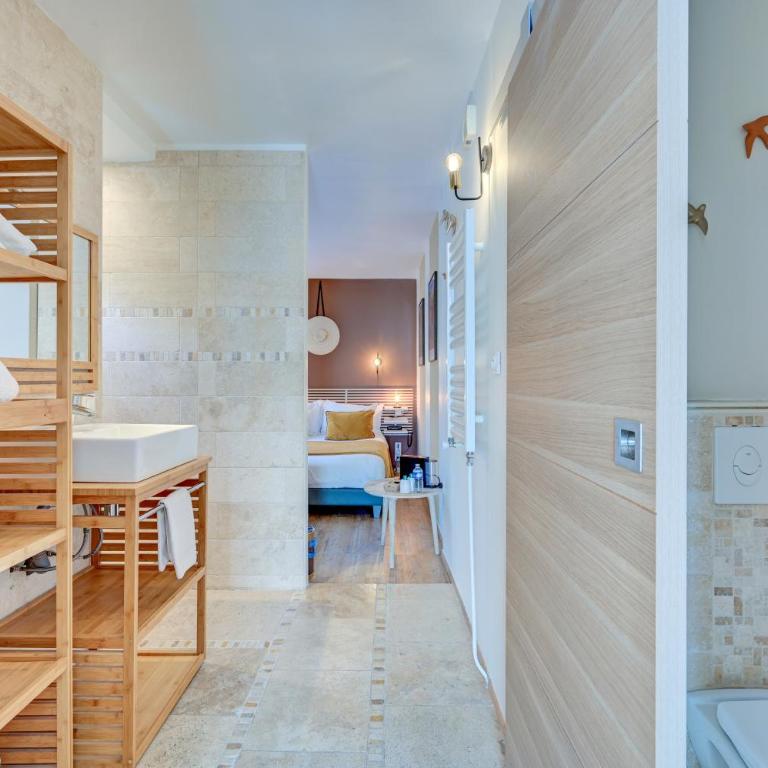 The Originals Boutique, Clair Hôtel, Martigues - Habitación Doble con bañera de hidromasaje - 3