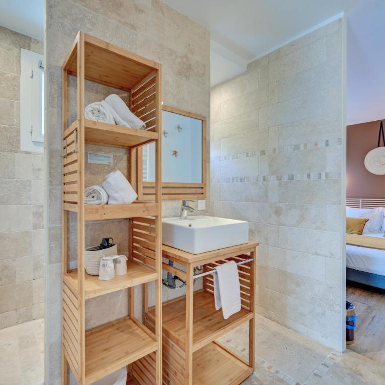 The Originals Boutique, Clair Hôtel, Martigues - Habitación Doble con bañera de hidromasaje - 5
