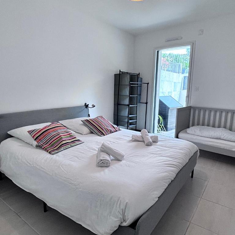 Superbe T3 avec jardin, résidence avec piscine et accés plages - Appartement 2 Chambres - 11