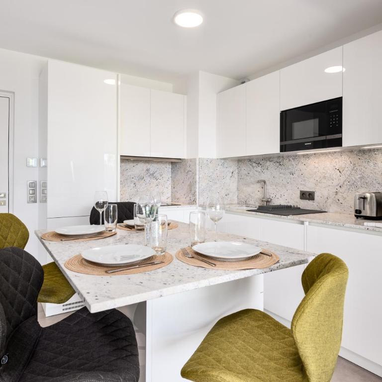 Luxueux appartement - Parking privé - Piscine - CC - Appartement 1 Chambre - 12