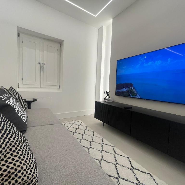 Spacious Renovated 2BR Townhouse Cavour 41, Historic Centre Olbia - Two-Bedroom Townhouse - 38