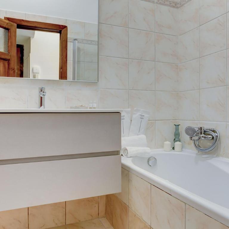 Vatican Apt Doria 64 - Home and More - One-Bedroom Apartment - 4