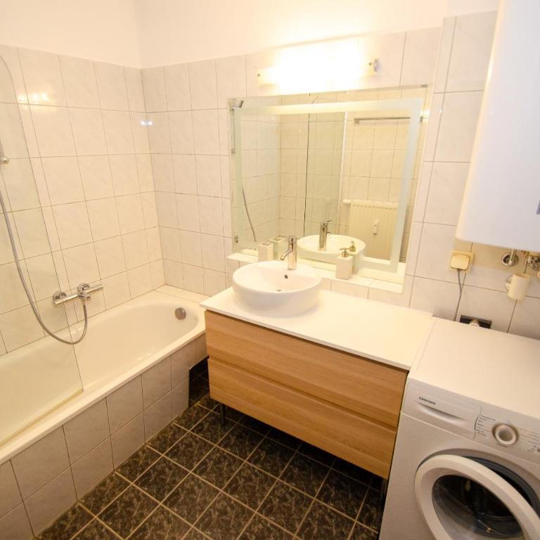 Apartments Summer & Winter Fun by All in One Apartments incl SUMMER CARD - Two-Bedroom Apartment with Lake View - 7