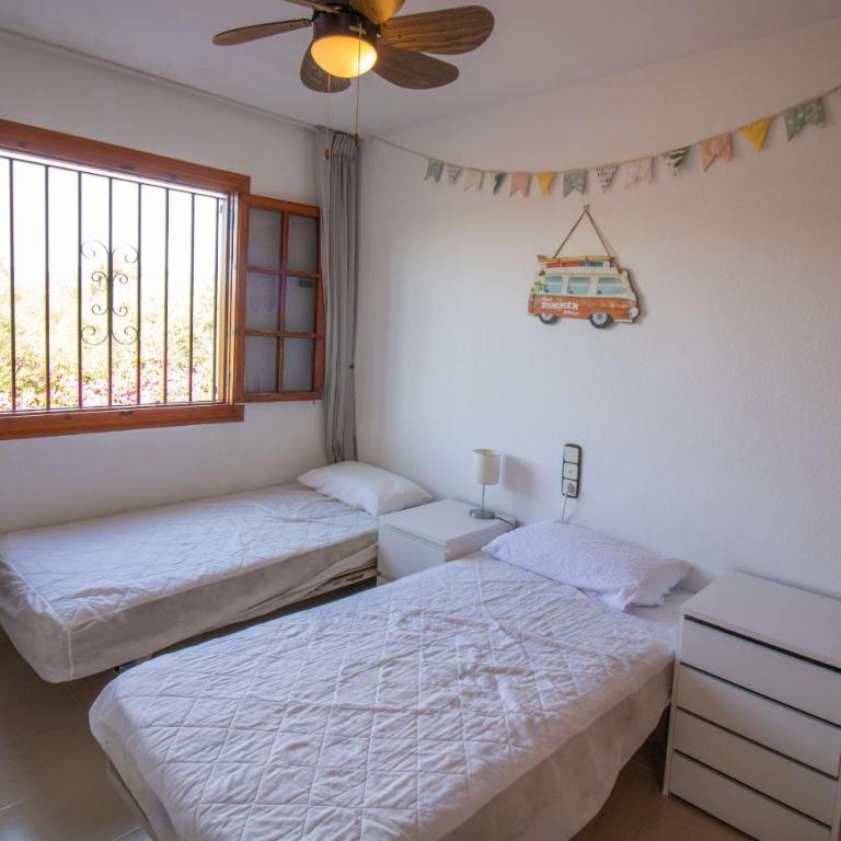 Casa adosada con piscina y jardin PLAYA ROMANA Albert Villas - Casa - 14