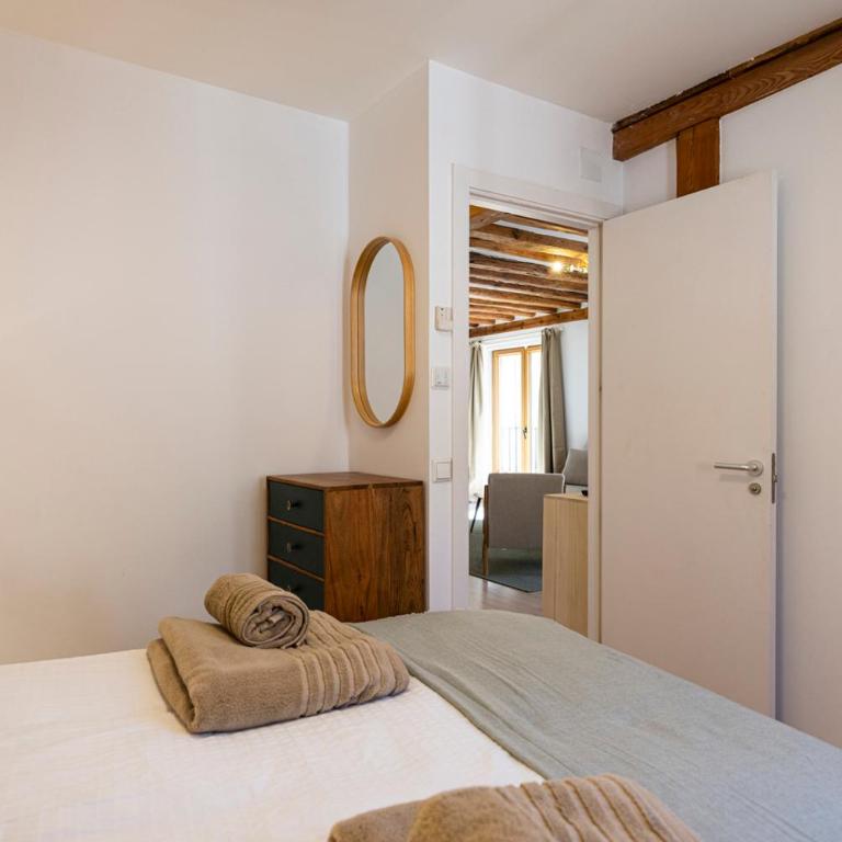 Luminoso y céntrico piso al lado de la Plaza Mayor - Apartamento de 2 dormitorios - 10