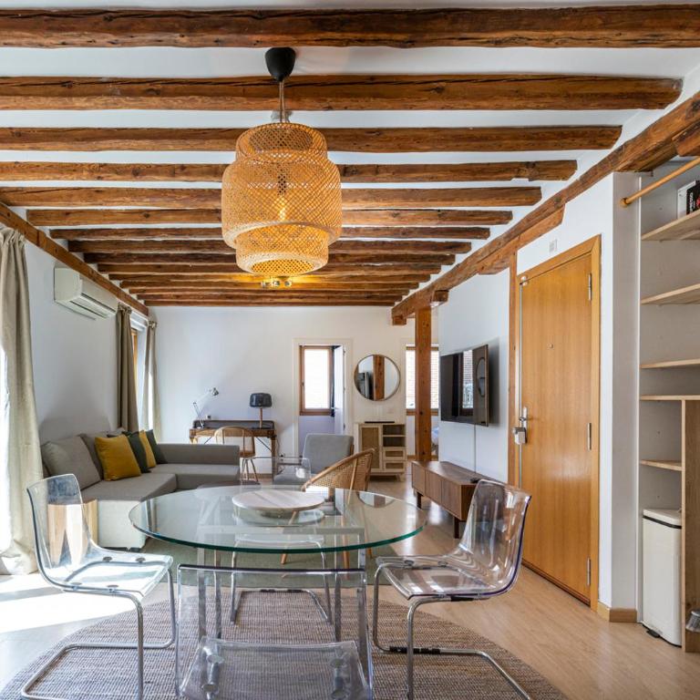 Luminoso y céntrico piso al lado de la Plaza Mayor - Apartamento de 2 dormitorios - 42