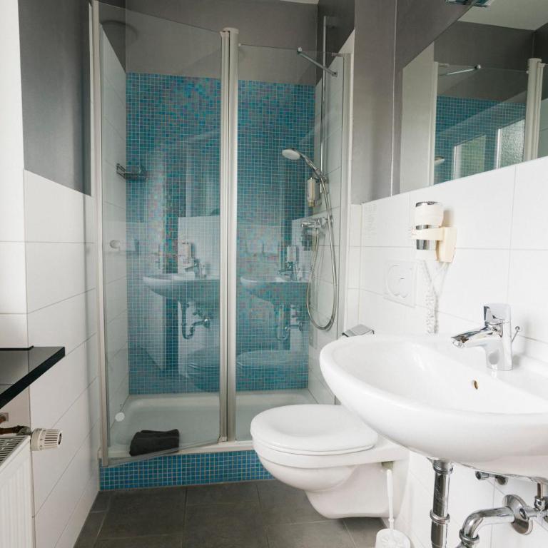Hotel Villa Solln - free parking - Standard Zimmer mit 1 Doppelbett und Sofa - 14