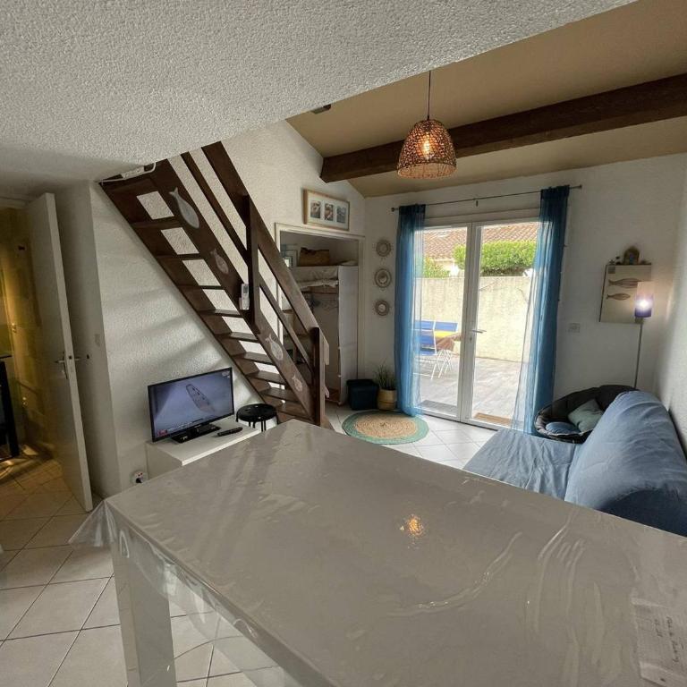 Charmante villa climatisée T2 mezzanine, 6 pers, terrasse ensoleillée, proche plage et commerces - FR-1-106-37 - Villa - 5