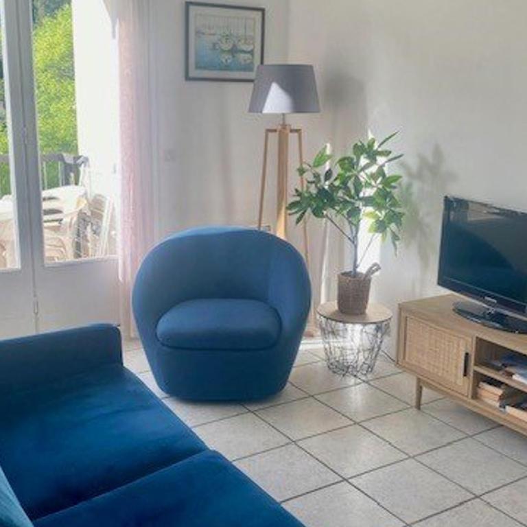 Charmant F2 avec Balcon et Parking à 50m des Thermes, Centre-Ville - Animaux Acceptés - Appartement 1 Chambre - 2