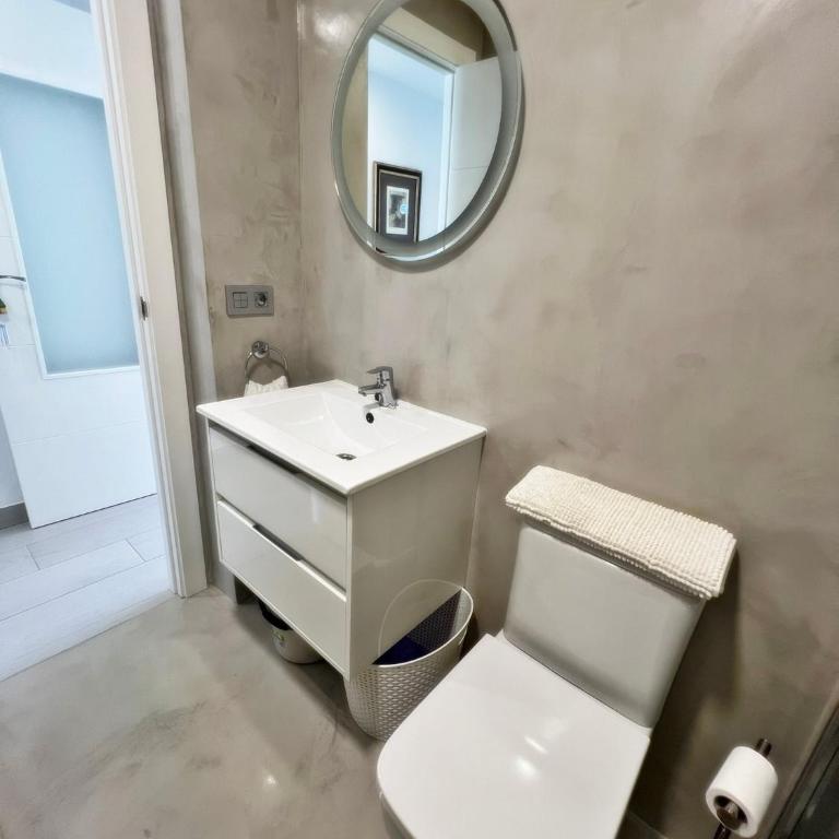 Luxury and new apartment with pool - Two-Bedroom Apartment - 9