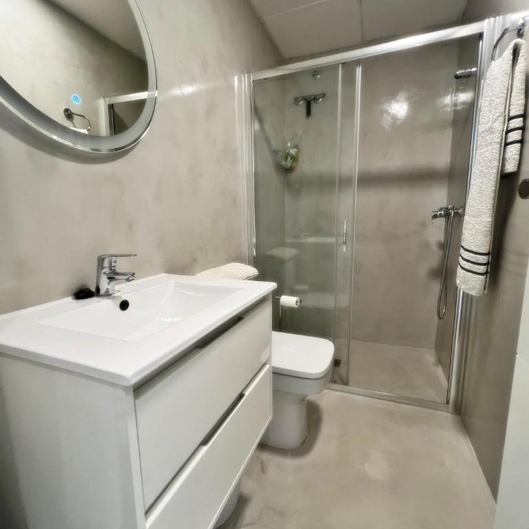 Luxury and new apartment with pool - Two-Bedroom Apartment - 13