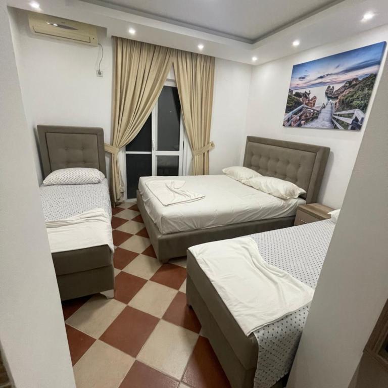 Kodra Apartments - Quadruple Room - 10