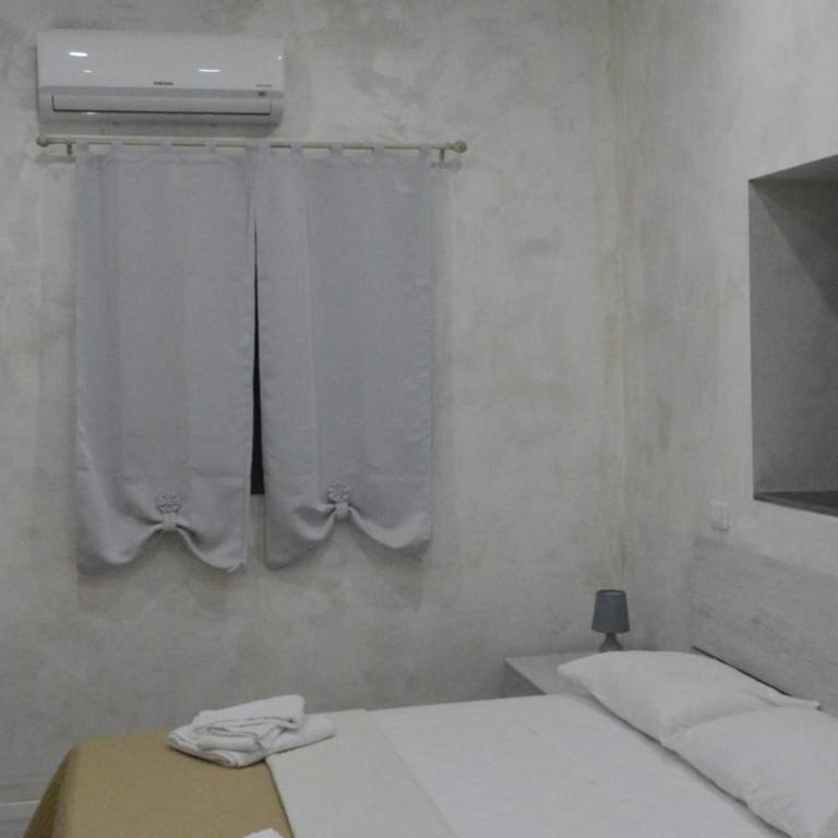 Adriano's Rooms - Large Double Room - 2
