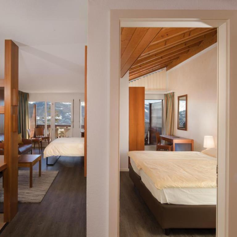 Hotel Helvetia Intergolf - Chambre Quadruple Exécutive avec Balcon - Vue sur Montagnes - 1