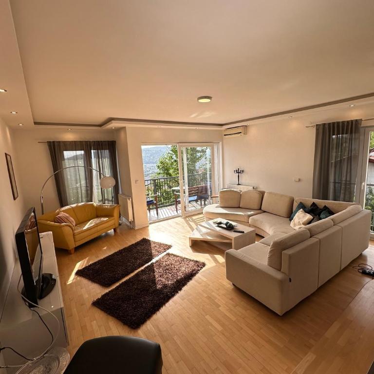 Villa Gegaj - Deluks Apartman sa 1 Spavaćom Sobom i Pogledom na Grad - 1