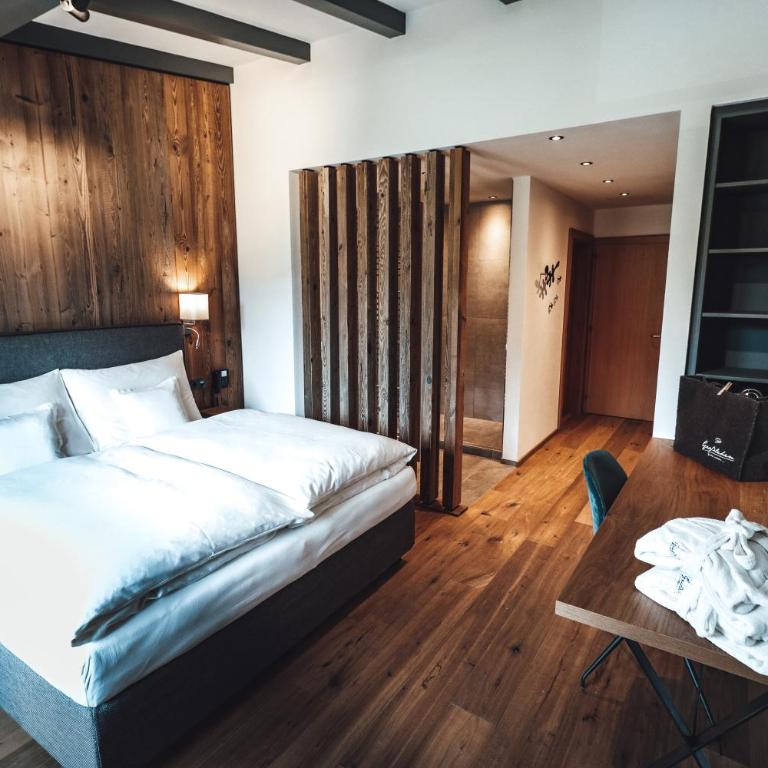 Farmhotel & Chalets Grosslehen - Superior Zimmer mit Kingsize-Bett - 1