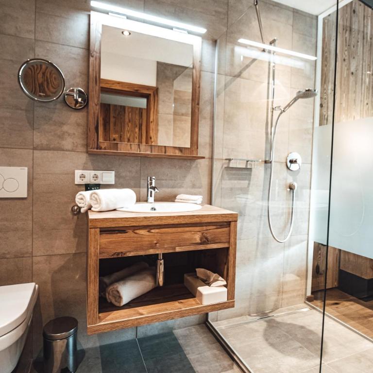 Farmhotel & Chalets Grosslehen - Superior Zimmer mit Kingsize-Bett - 4