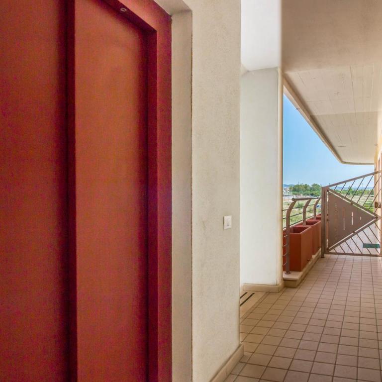 Cozy Apartment with Terrace near the Airport! - One-Bedroom Apartment - 19