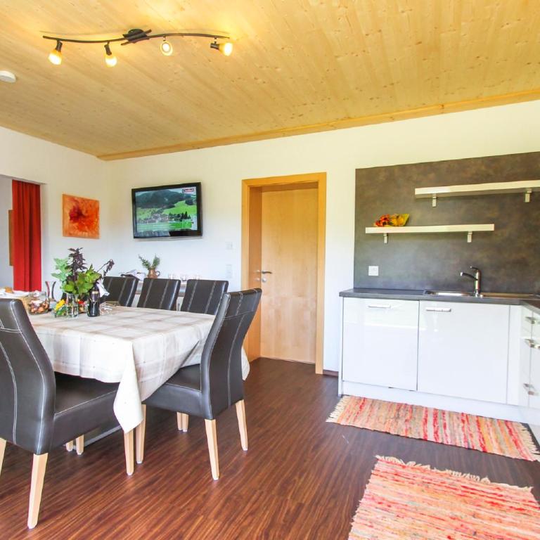 Appartementhaus Casamarai - Joker card included in summer - Deluxe Four-Bedroom Apartment with Terrace and Garden - 3