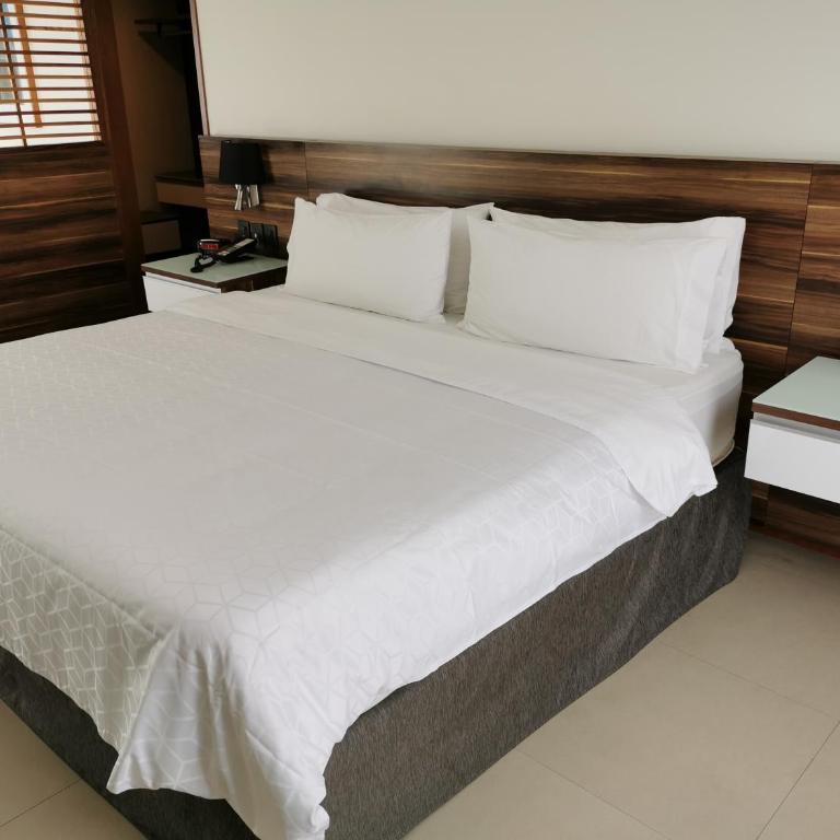 Holiday Inn Express Puerto Vallarta by IHG - Executive Suite with 1 King size Bed - 2