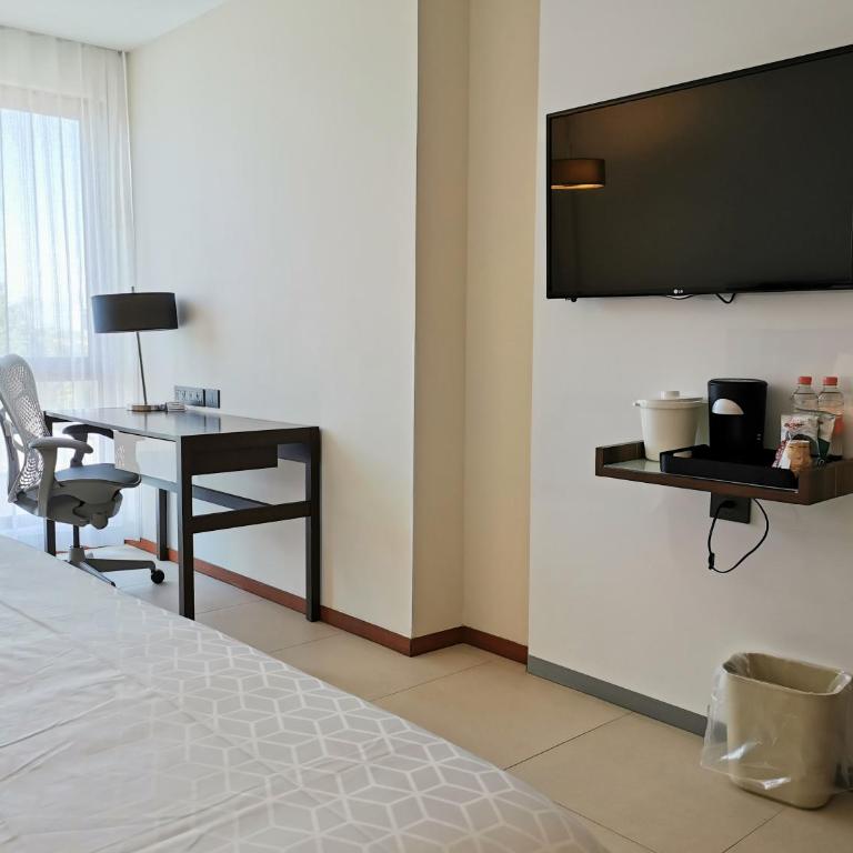 Holiday Inn Express Puerto Vallarta by IHG - Standard King Room - 6
