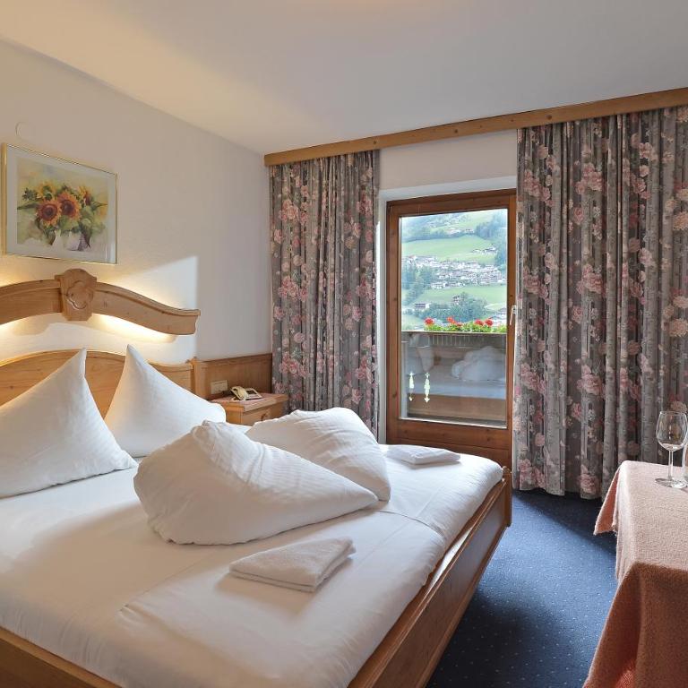 Hotel Schwarzer Adler - Doppelzimmer mit Balkon - 2