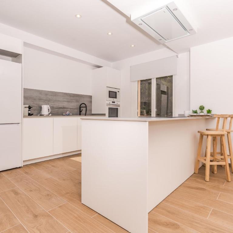 Aparto Almi - Two-Bedroom Apartment - 13